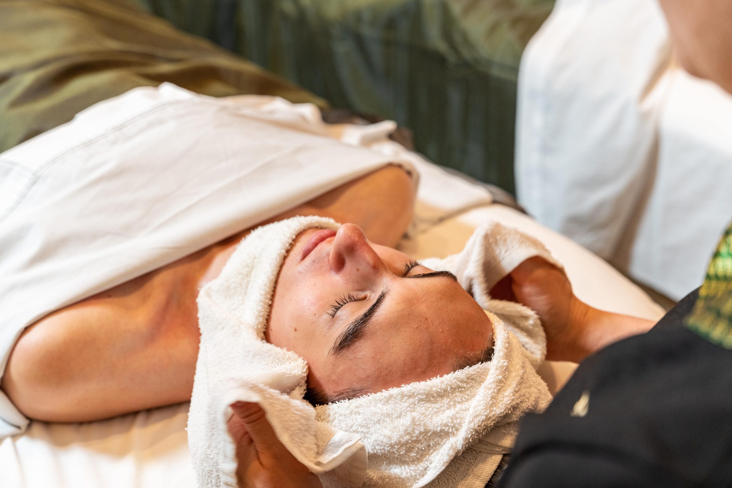 holiday facial in vancouver-min